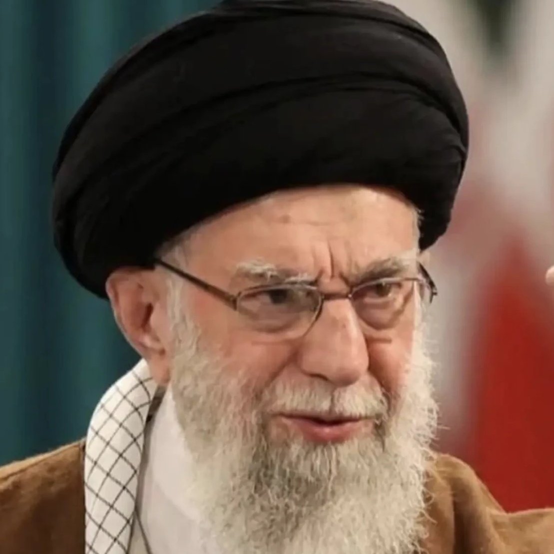 Irã ameaça fuzilar manifestantes em massa e enforca-los. Más Trump acha que venceu, recuou e largou o povo.