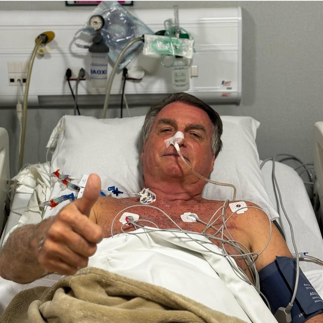 Presidente Jair Bolsonaro é novamente internado ás pressas